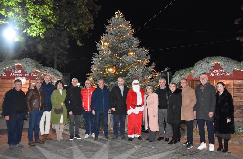 Φωταγωγήθηκαν τα Χριστουγεννιάτικα Δέντρα των Τοπικών Κοινοτήτων του Δήμου Νάουσας